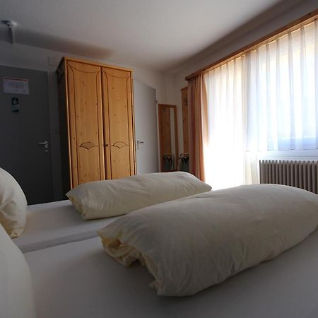 Hotel Al Rom Tschierv Habitación foto