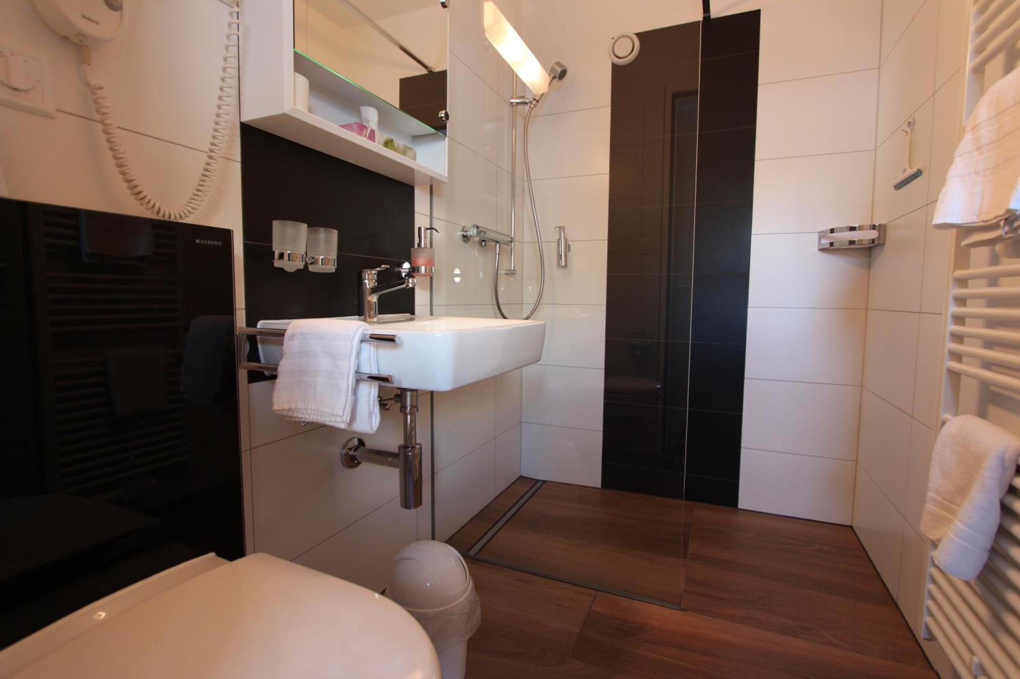 Hotel Al Rom Tschierv Habitación foto