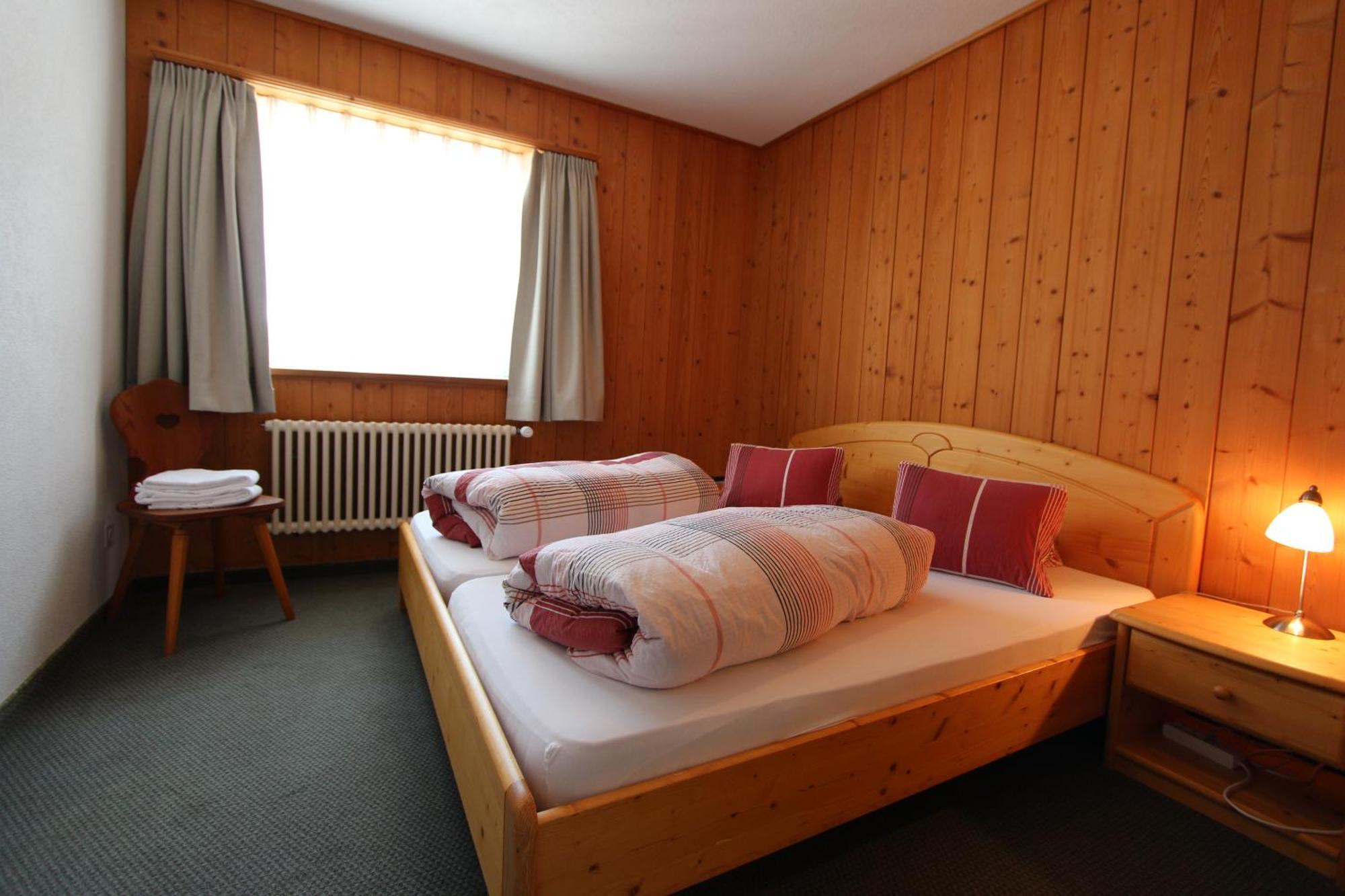 Hotel Al Rom Tschierv Habitación foto