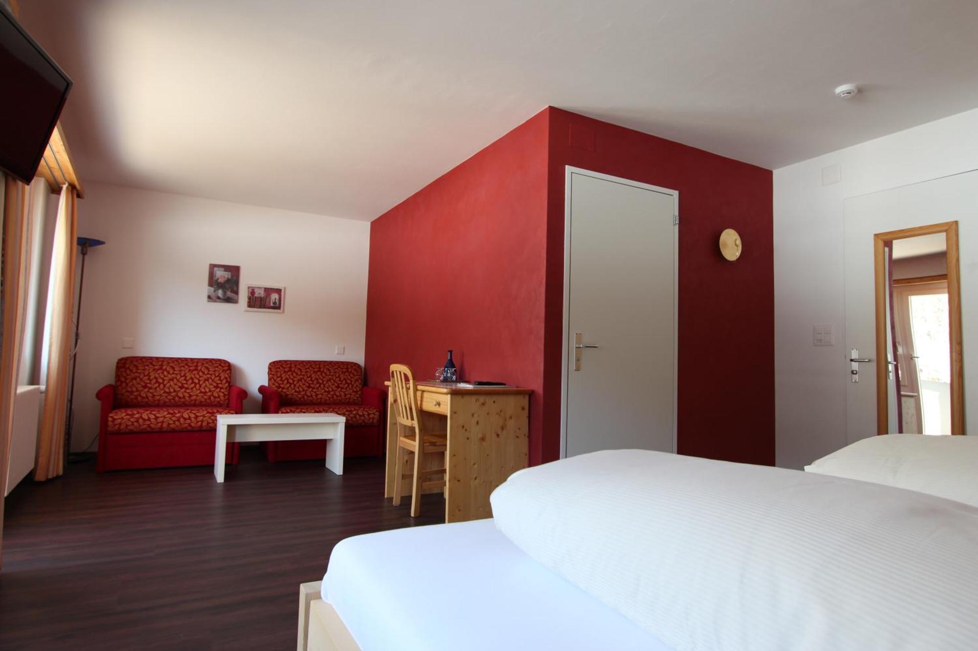 Hotel Al Rom Tschierv Habitación foto