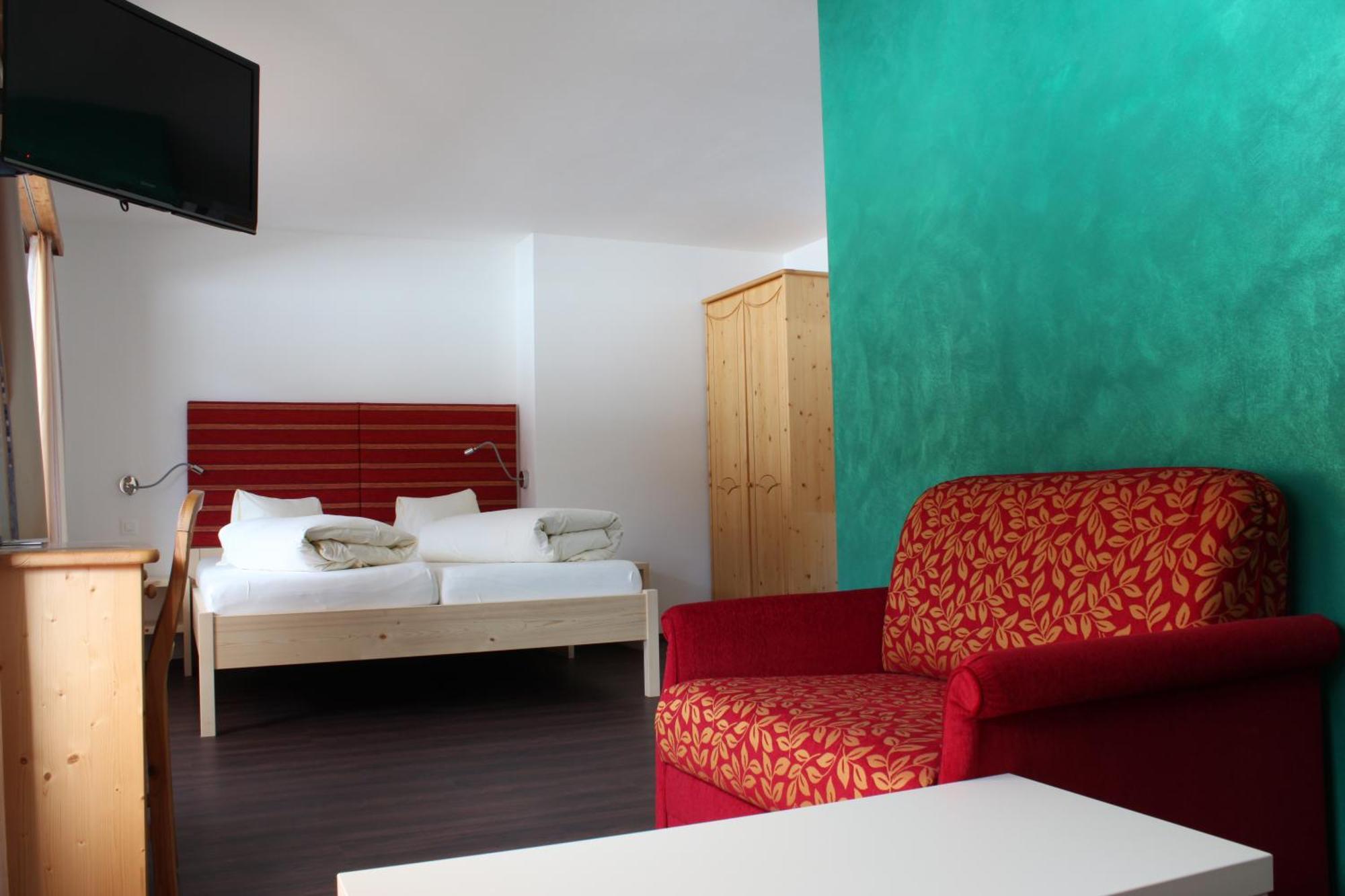 Hotel Al Rom Tschierv Habitación foto